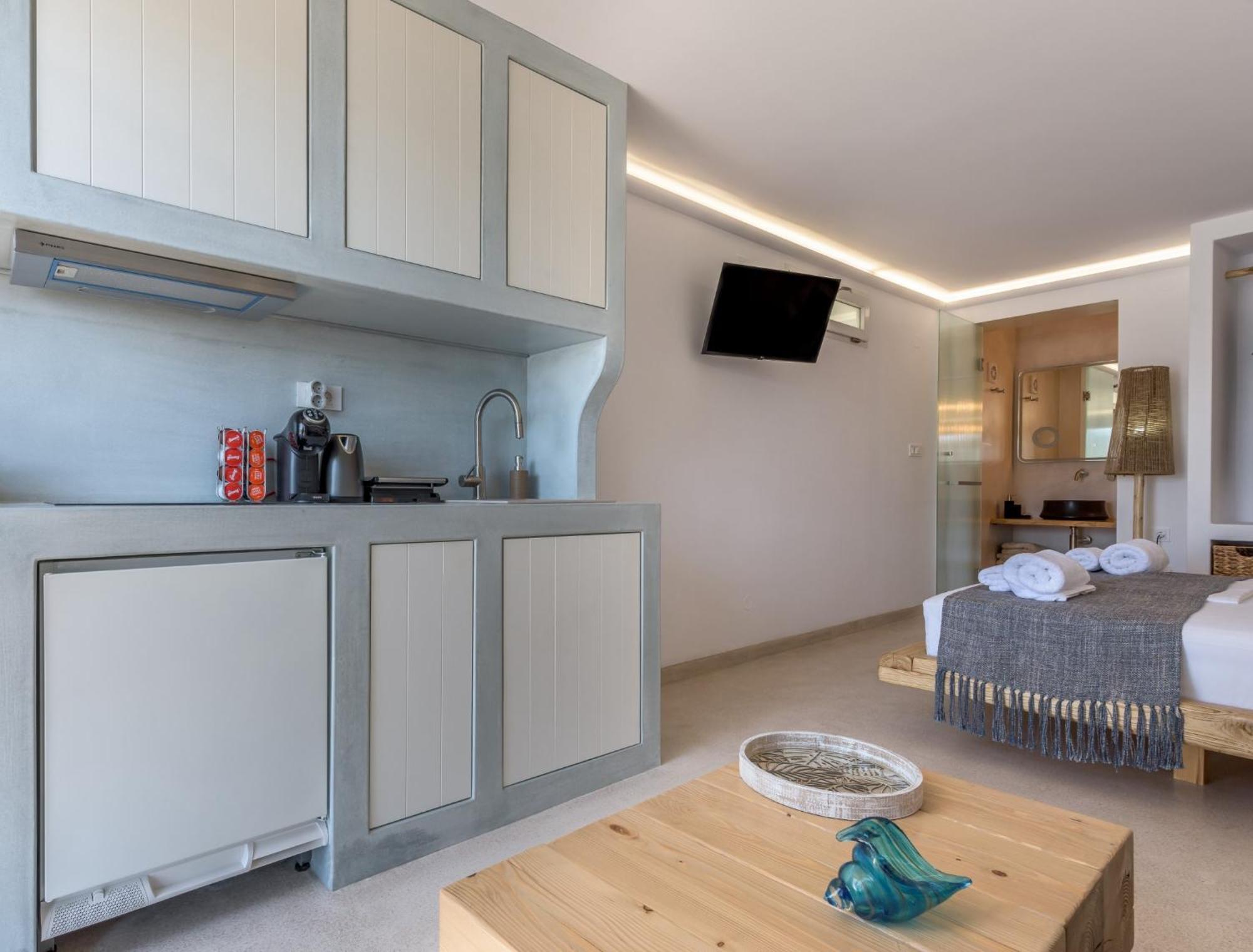 Michalakis Seaside Suites Pollonia Room photo